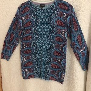 Lightweight cotton/viscose pullover sweater.